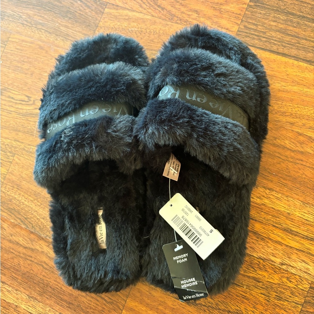 Black fuzzy memory foam slippers